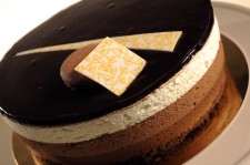Desertul verii: Tort mousse ciocolată în 3 culori