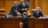Zgonea îşi apără colegii şi atacă Administraţia Prezidenţială: Consilierii lui Băsescu înjură parlamentarii pe Facebook!