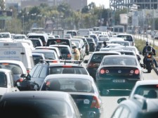 Se simte criza! Doar 27% dintre români utilizează mașina personală pentru deplasările zilnice