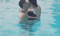 Fiica Andreei Esca și iubitul ei, sărut pasional în piscină