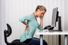 Ce exerciții puteți face la birou pentru durerile de coloană? Sfaturi de la fizioterapeutul Simonei Halep