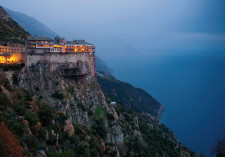 Dieta călugărilor de pe Muntele Athos, regimul care face minuni