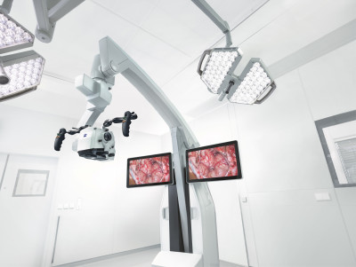 Spitalul Clinic Sanador a achiziționat un microscop operator de ultimă generație pentru intervențiile de neurochirurgie