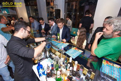 Descopera Gold Bar Cafe si petrece in stil newyorkez in Centru Vechi