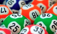 A câştigat 60 de milioane de dolari la loterie, după ce a jucat aceleaşi numere timp de 20 de ani