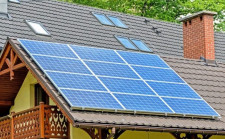 Românii pot beneficia de vouchere de 50.000 de lei pentru achiziția de panouri solare, din 2024